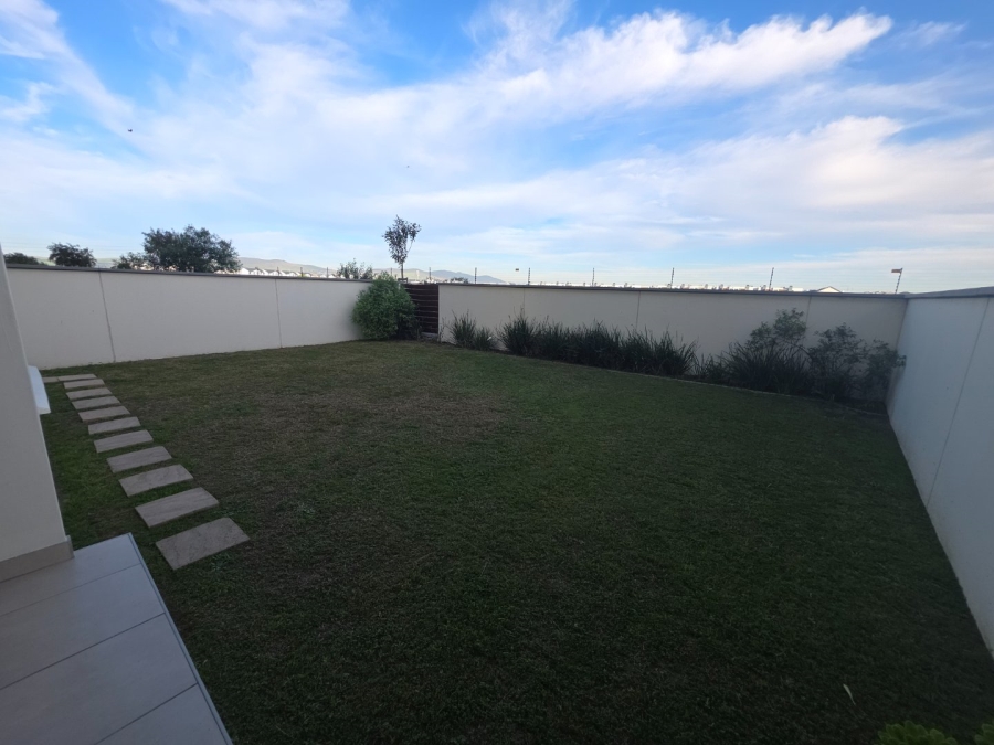 To Let 3 Bedroom Property for Rent in Sandown Western Cape